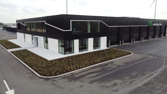 9390a21e 95c3 4e18 b682 41eb98a99e92